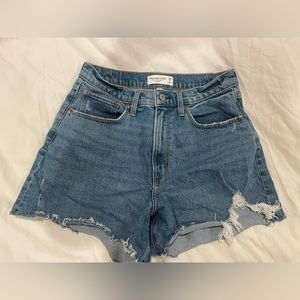Abercrombie Curve Love 4” mom short high rise.